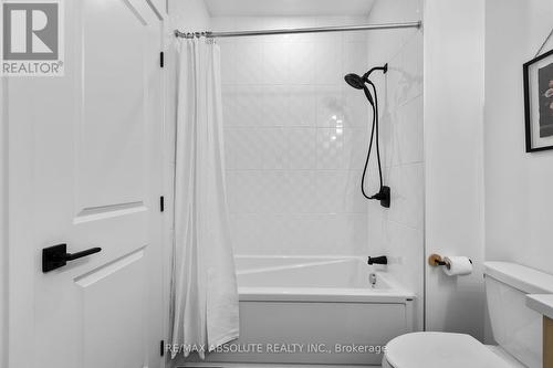 921 Beckton Heights, Ottawa, ON - Indoor Photo Showing Bathroom