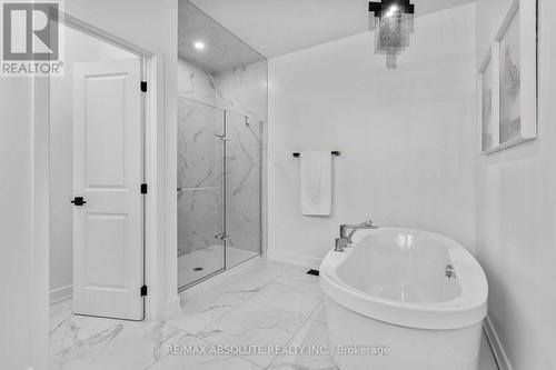 921 Beckton Heights, Ottawa, ON - Indoor Photo Showing Bathroom