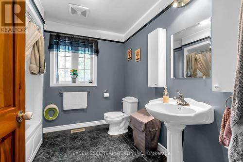 Main level 4 pc bathroom - 3769 4Th Line Road, South Glengarry, ON - Indoor Photo Showing Bathroom