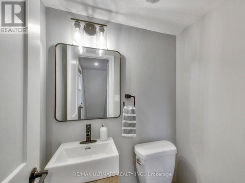 496 Elgin Street N, Cambridge, ON - Indoor Photo Showing Bathroom