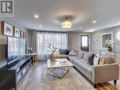 496 Elgin Street N, Cambridge, ON - Indoor Photo Showing Living Room