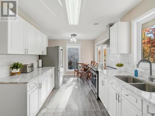 6 Springhill Road, Mckellar, ON - Indoor Photo Showing Kitchen With Double Sink With Upgraded Kitchen