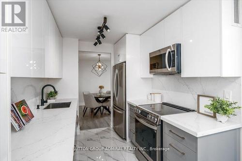 1501 - 133 Torresdale Avenue E, Toronto, ON - Indoor Photo Showing Kitchen With Upgraded Kitchen