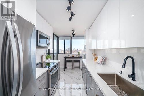 1501 - 133 Torresdale Avenue E, Toronto, ON - Indoor Photo Showing Kitchen With Upgraded Kitchen