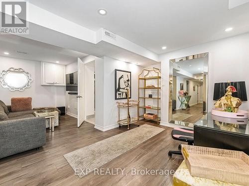 2840 Tradewind Drive, Mississauga, ON - Indoor Photo Showing Living Room