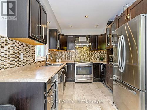 2840 Tradewind Drive, Mississauga, ON - Indoor Photo Showing Kitchen With Double Sink With Upgraded Kitchen