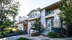 38 STONEGATE ROAD  Toronto, ON M8Y 1V5