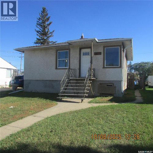 421 Mcintyre Street, Regina, SK - Outdoor