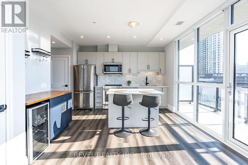 5 - 60 Charles Street W, Kitchener, ON - Indoor Photo Showing Kitchen With Upgraded Kitchen