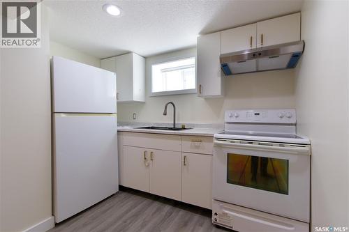 2475 Francis Street, Regina, SK - Indoor Photo Showing Kitchen