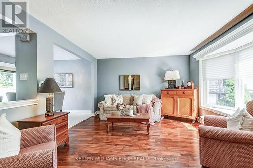 5203 Broughton Crescent, Burlington, ON - Indoor Photo Showing Living Room