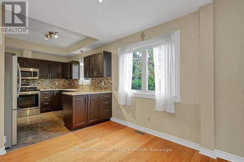 2194 Niagara Drive, Ottawa, ON - Indoor Photo Showing Kitchen With Upgraded Kitchen