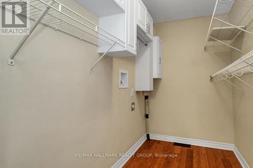 2194 Niagara Drive, Ottawa, ON - Indoor With Storage