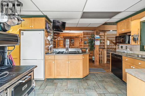 170 Long Point Road, Huntsville (Stisted), ON - Indoor Photo Showing Kitchen