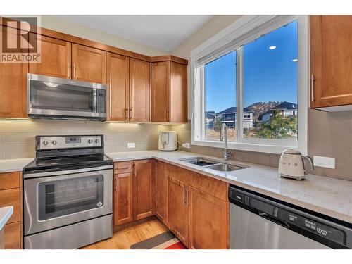 1115 Holden Road Unit# 133, Penticton, BC - Indoor Photo Showing Kitchen With Double Sink