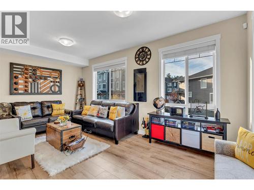 1115 Holden Road Unit# 133, Penticton, BC - Indoor Photo Showing Living Room