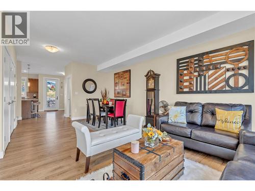 1115 Holden Road Unit# 133, Penticton, BC - Indoor Photo Showing Living Room