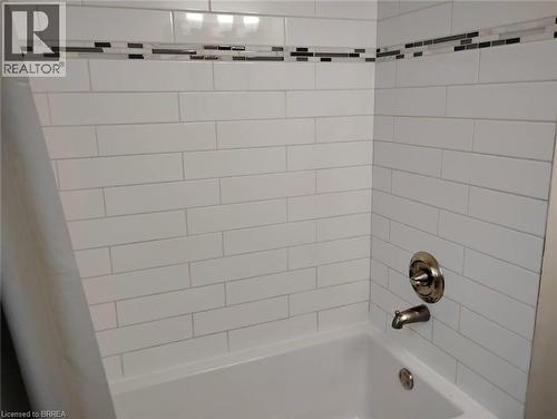 309 Strathearne Avenue, Hamilton, ON - Indoor Photo Showing Bathroom
