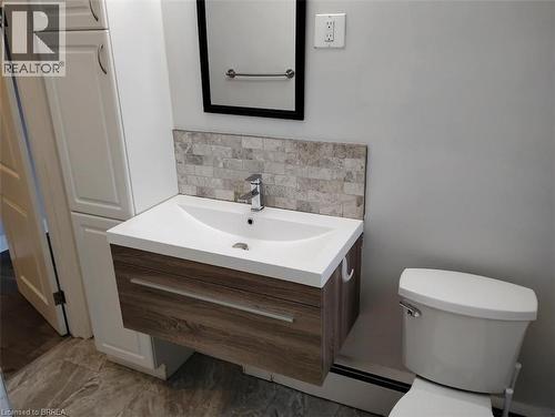 309 Strathearne Avenue, Hamilton, ON - Indoor Photo Showing Bathroom