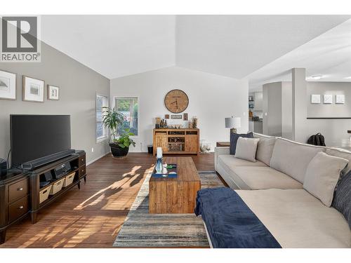 2330 Butt Road Unit# 407, West Kelowna, BC - Indoor Photo Showing Living Room