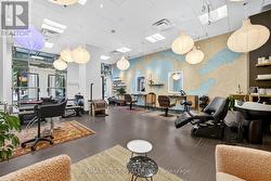 921 BAY STREET  Toronto, ON M5S 3L6