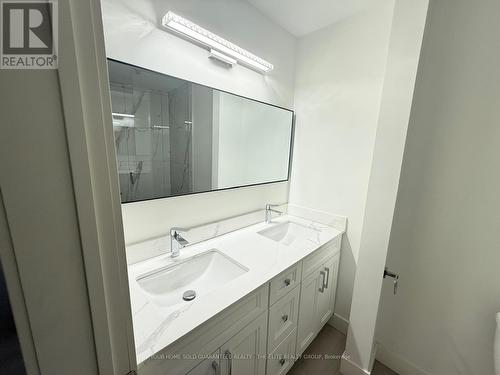 3276 Victory Crescent, Mississauga, ON - Indoor Photo Showing Bathroom