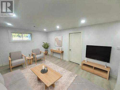 3276 Victory Crescent, Mississauga, ON - Indoor Photo Showing Basement