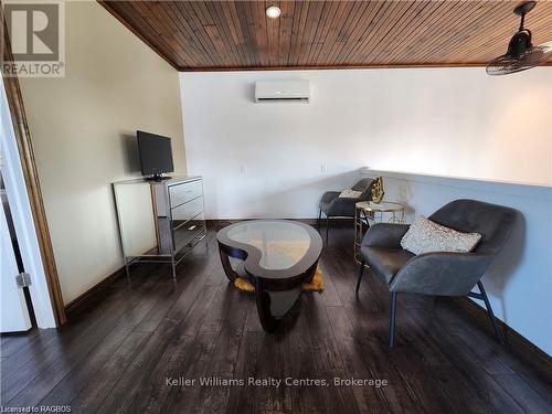 250 Tyendinaga Drive, Saugeen Shores, ON - Indoor Photo Showing Other Room