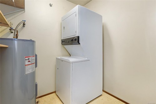 307A-178 Back Rd, Courtenay, BC - Indoor Photo Showing Laundry Room