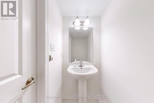 2 Reid Avenue N, Hamilton, ON - Indoor Photo Showing Bathroom