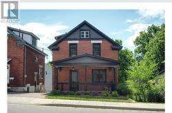 B - 137 MADISON AVENUE S  Kitchener, ON N2G 3M4