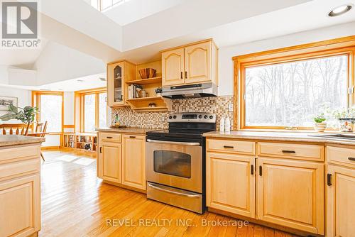 1325 3 Side Road, Milton, ON - Indoor Photo Showing Kitchen