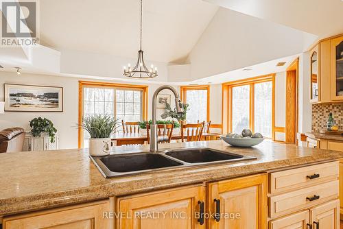 1325 3 Side Road, Milton, ON - Indoor Photo Showing Kitchen With Double Sink