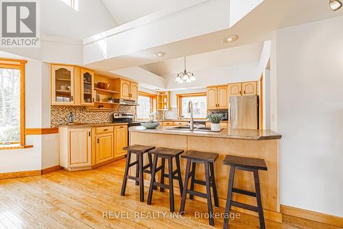 1325 3 Side Road, Milton, ON - Indoor Photo Showing Kitchen