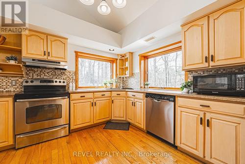 1325 3 Side Road, Milton, ON - Indoor Photo Showing Kitchen