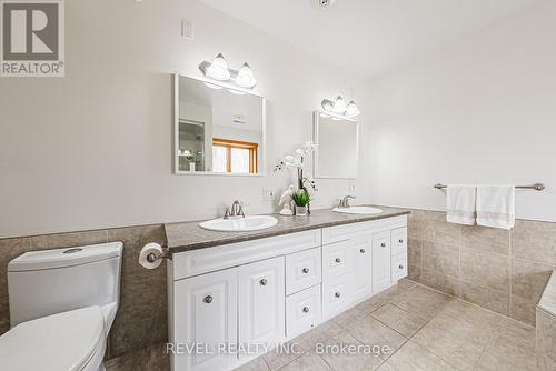 1325 3 Side Road, Milton, ON - Indoor Photo Showing Bathroom