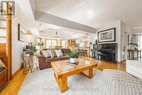 1325 3 Side Road, Milton, ON - Indoor Photo Showing Living Room
