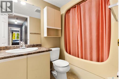 201 960 Assiniboine Avenue, Regina, SK - Indoor Photo Showing Bathroom