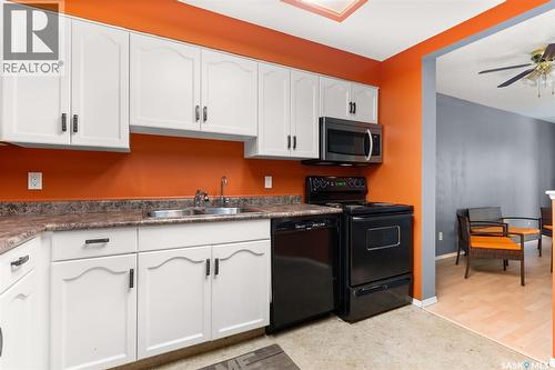 201 960 Assiniboine Avenue, Regina, SK - Indoor Photo Showing Kitchen With Double Sink