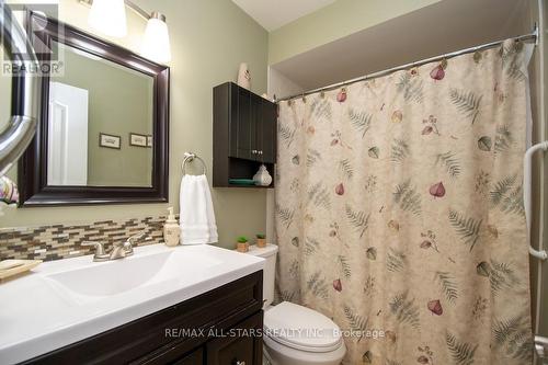 Bathroom - 176 Elgin Street, Kawartha Lakes (Lindsay), ON - Indoor Photo Showing Bathroom