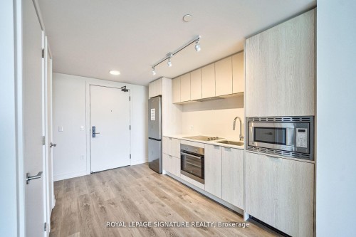 1421-1 Jarvis Street, Hamilton, ON - Indoor Photo Showing Kitchen