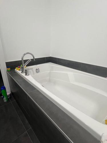 Bathroom - 407-1991 Rue Marie-Anne-Gaudreau, Québec (Les Rivières), QC - Indoor Photo Showing Bathroom