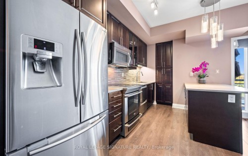 413-128 Garden Drive, Oakville, ON - Indoor Photo Showing Kitchen With Upgraded Kitchen