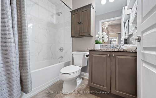 413-128 Garden Drive, Oakville, ON - Indoor Photo Showing Bathroom
