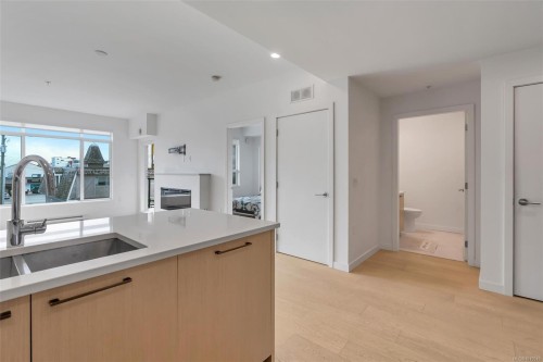 302-9775 Fourth St, Sidney, BC - Indoor Photo Showing Kitchen