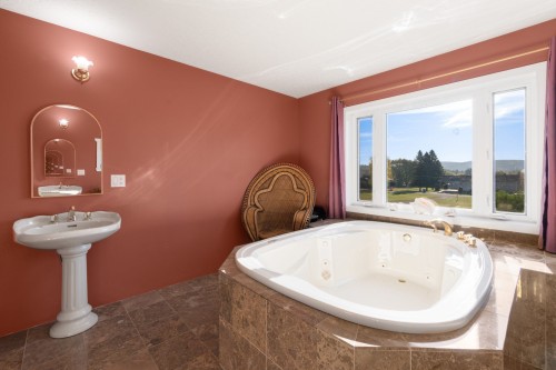 Bathroom - 125 Rue Des Peupliers, Stratford, QC - Indoor Photo Showing Bathroom