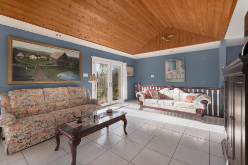 Living Room - 125 Rue Des Peupliers, Stratford, QC - Indoor Photo Showing Living Room