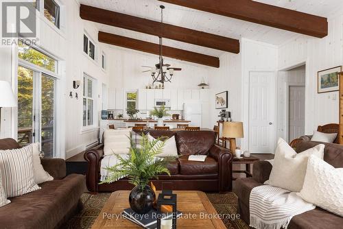 1127 Whispering Pines Trail, Bracebridge (Oakley), ON - Indoor Photo Showing Living Room