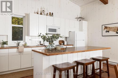 1127 Whispering Pines Trail, Bracebridge (Oakley), ON - Indoor Photo Showing Kitchen With Upgraded Kitchen