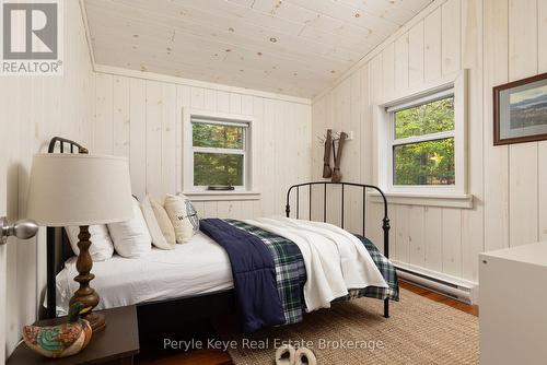 1127 Whispering Pines Trail, Bracebridge (Oakley), ON - Indoor Photo Showing Bedroom
